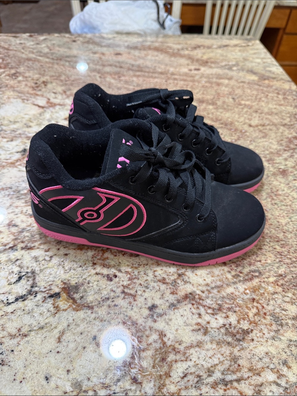 Heelys Black and Pink Women's Skate Sneakers with Logo Detail
